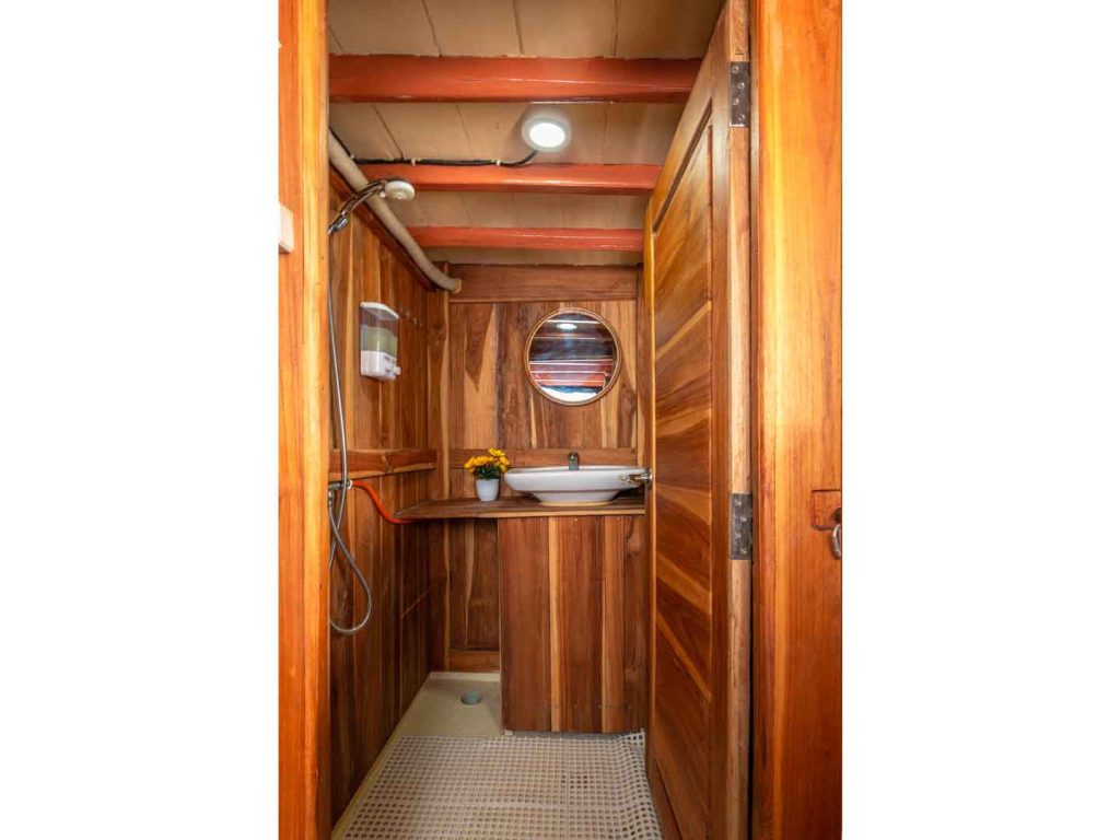 Bathroom cabin 1 - Dahayu